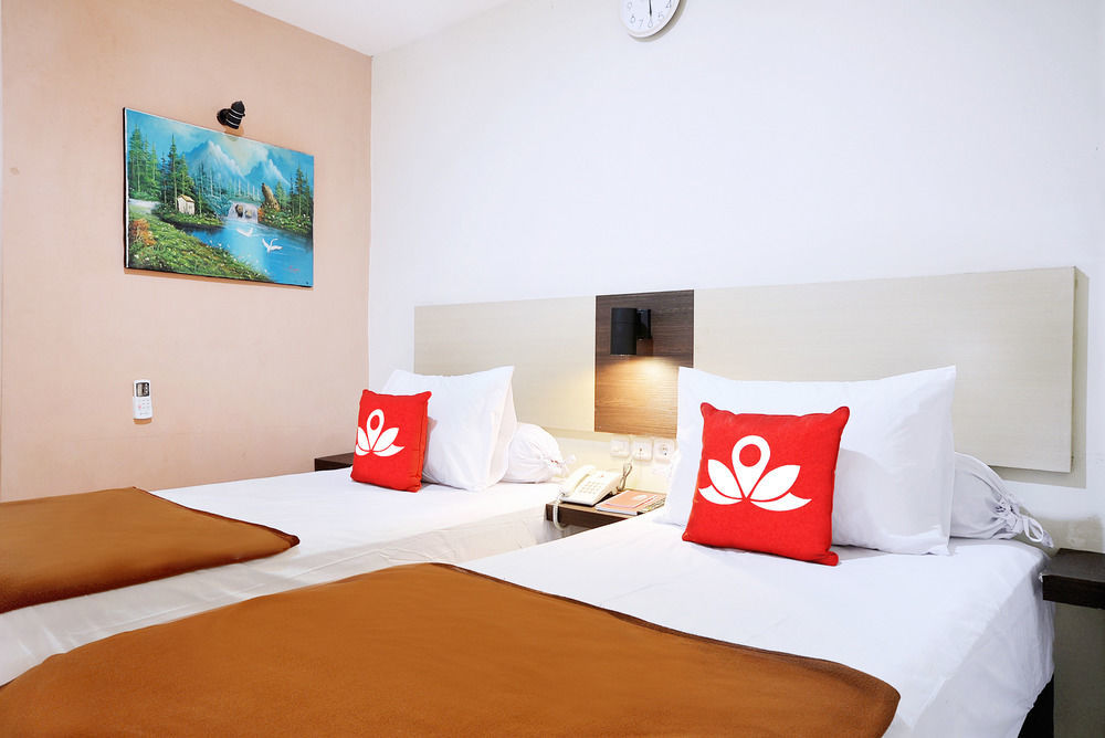 Zen Rooms Kuningan Syariah Jakarta Exteriör bild
