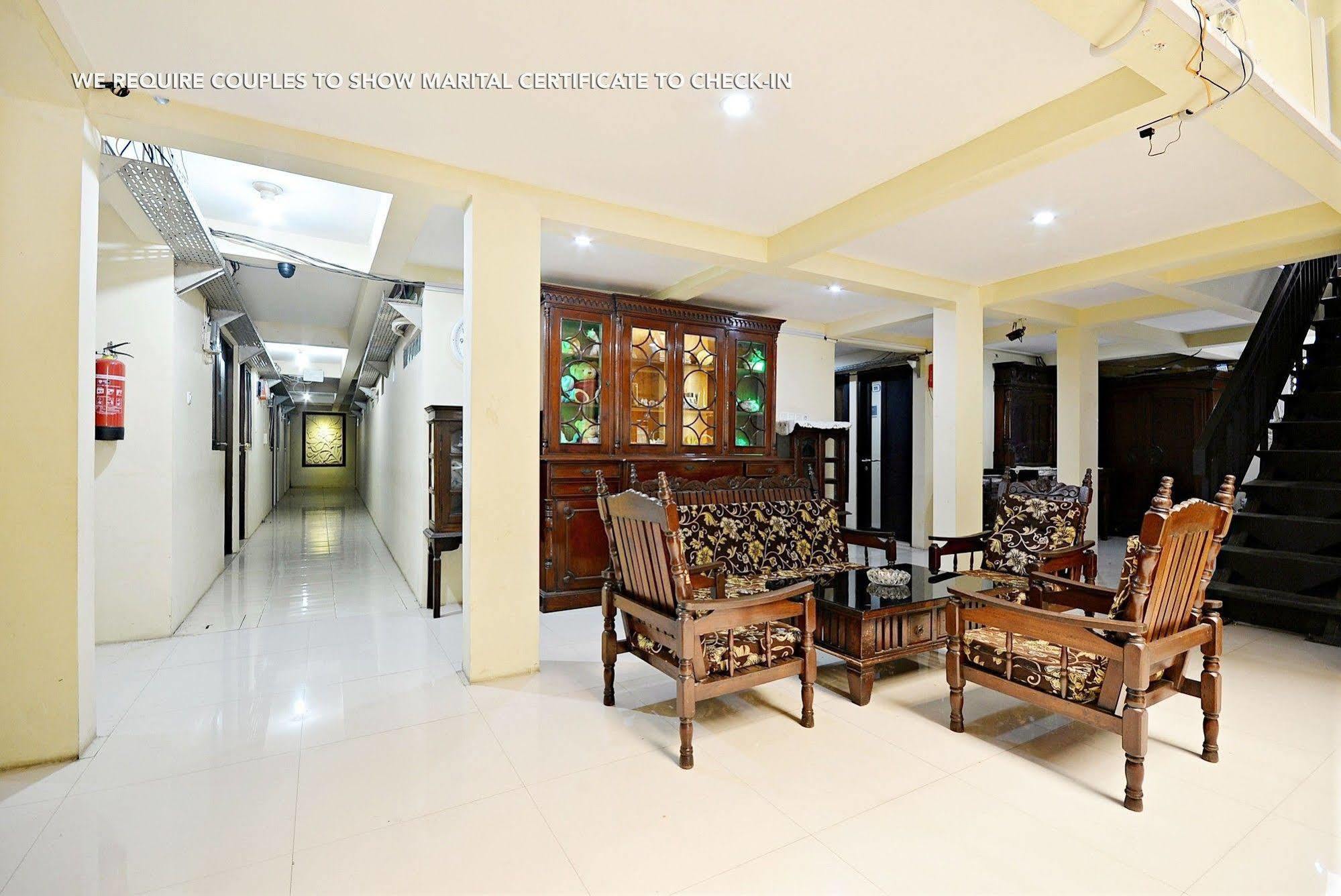 Zen Rooms Kuningan Syariah Jakarta Exteriör bild