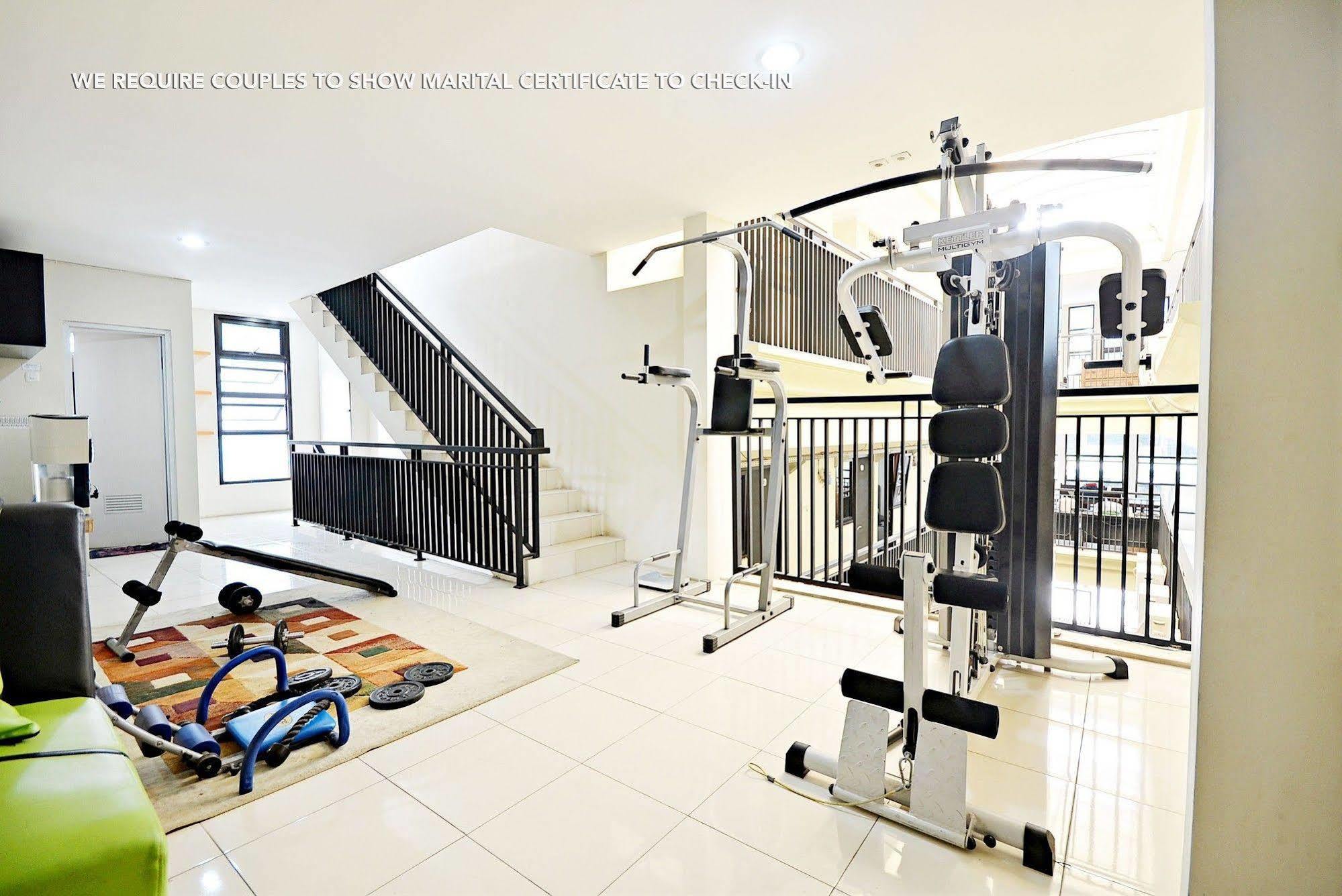 Zen Rooms Kuningan Syariah Jakarta Exteriör bild