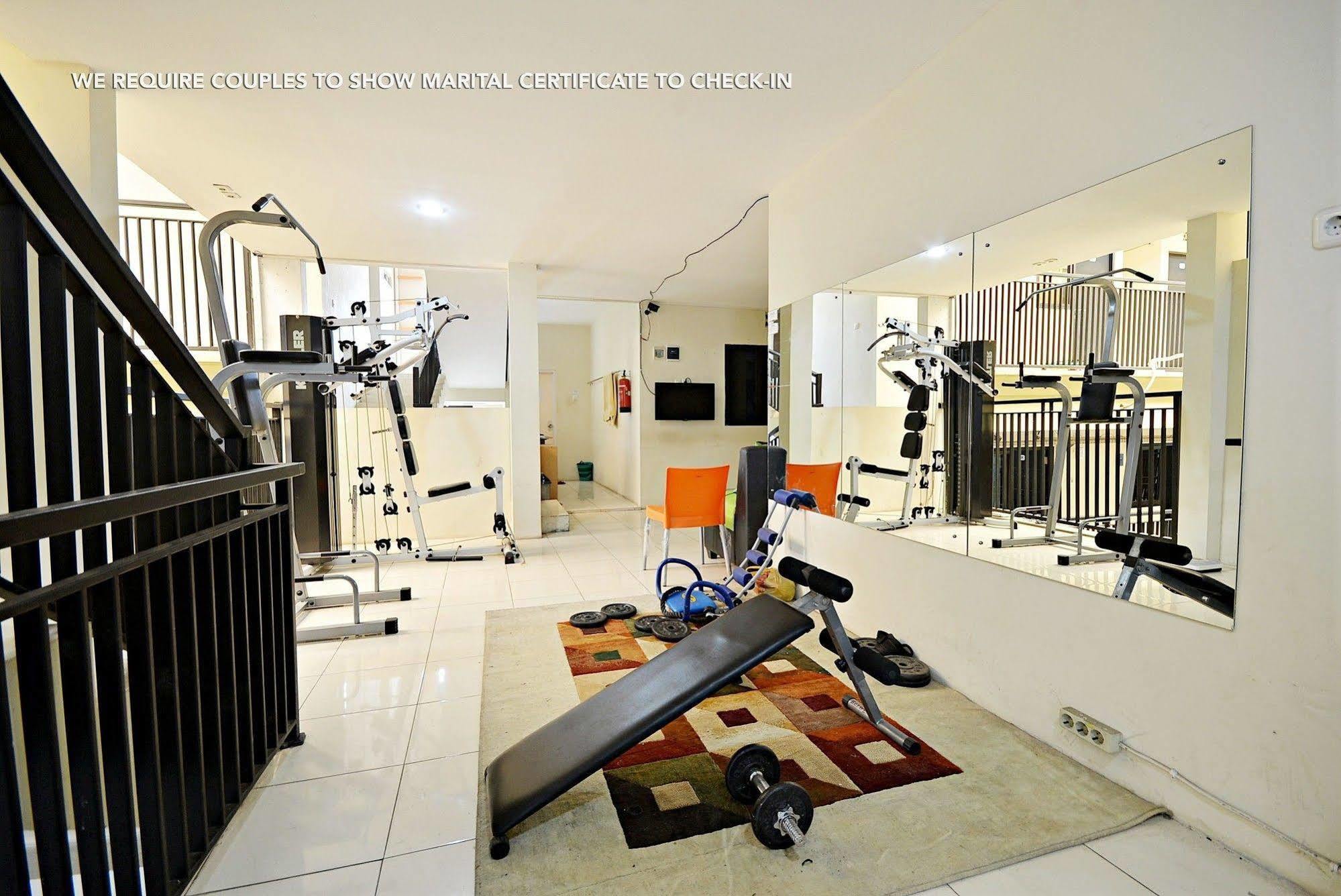 Zen Rooms Kuningan Syariah Jakarta Exteriör bild