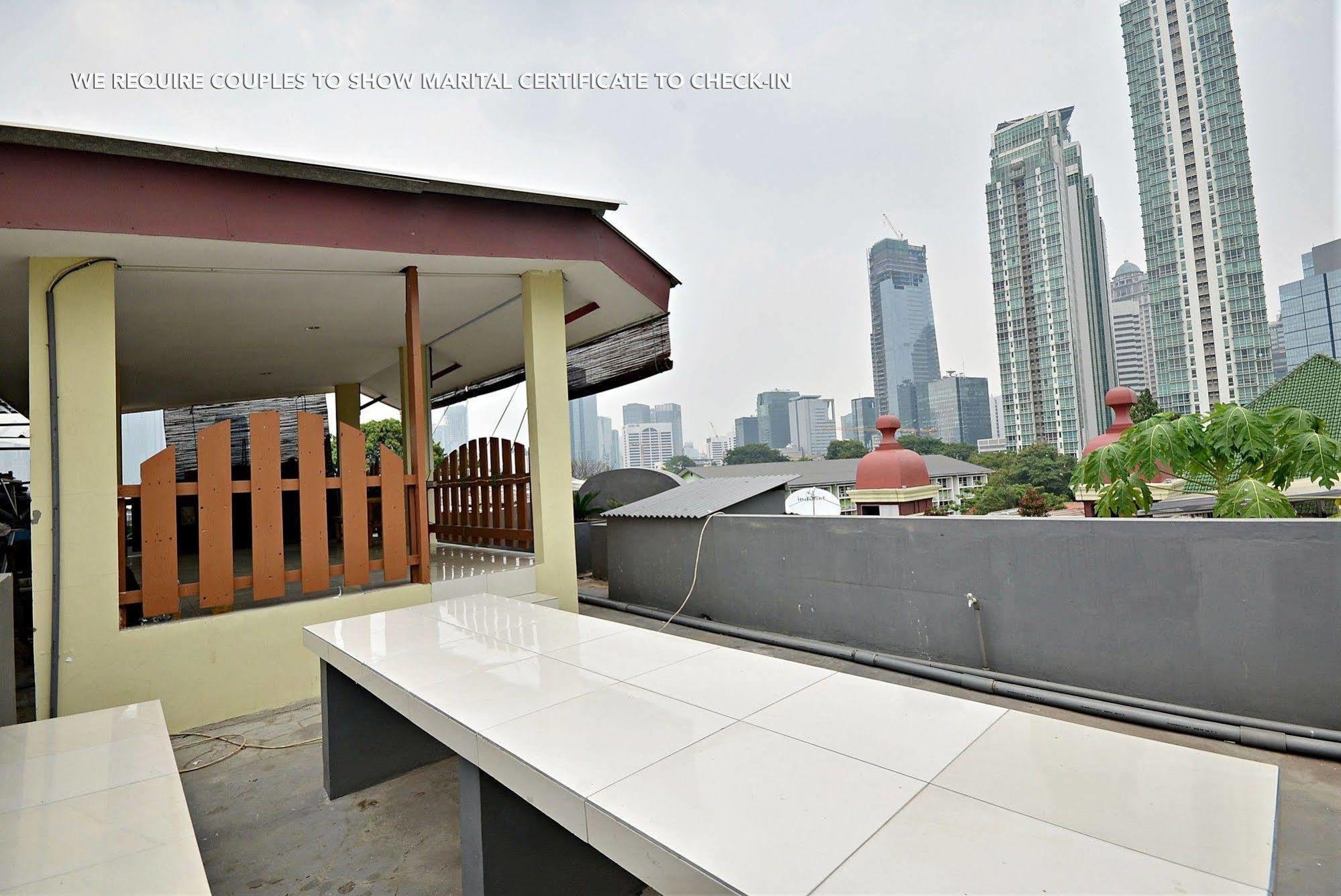 Zen Rooms Kuningan Syariah Jakarta Exteriör bild