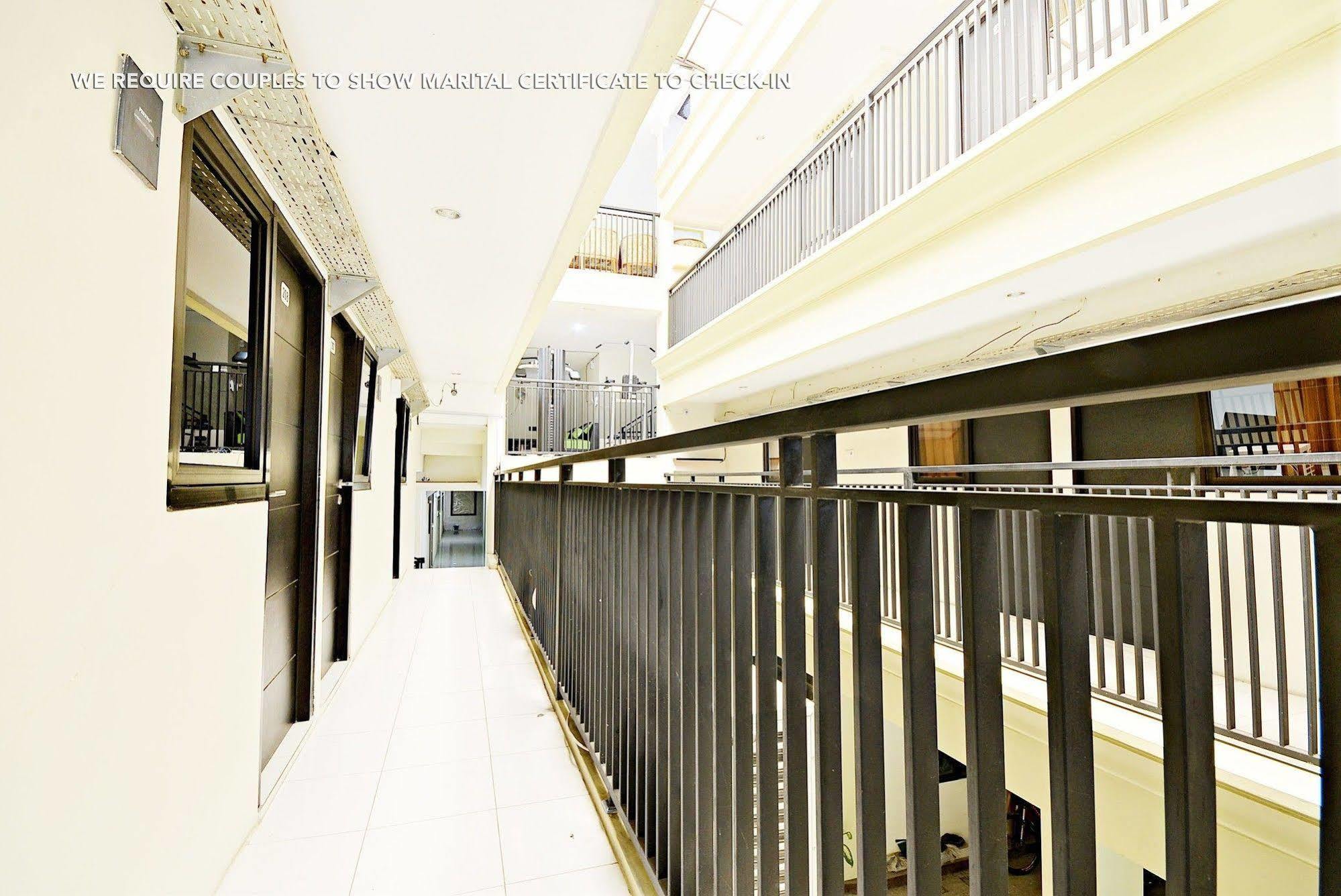 Zen Rooms Kuningan Syariah Jakarta Exteriör bild