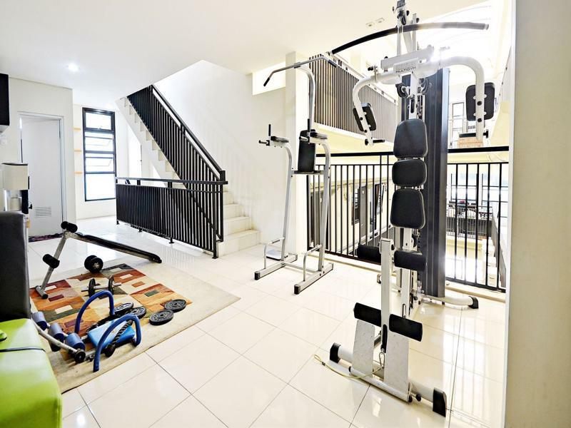 Zen Rooms Kuningan Syariah Jakarta Exteriör bild